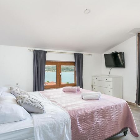 Apartments With A Parking Space Mastrinka, Ciovo - 4324 Трогир Екстериор снимка