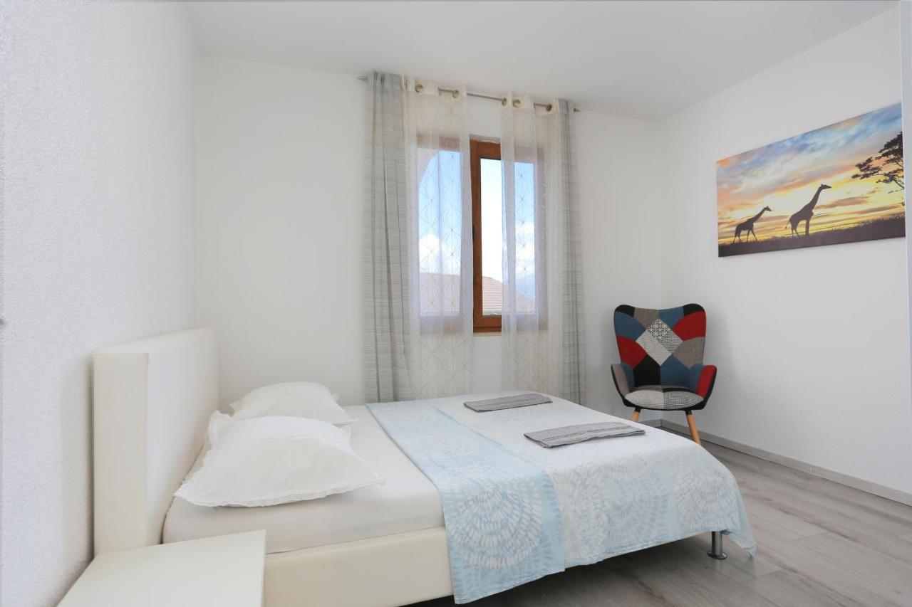 Apartments With A Parking Space Mastrinka, Ciovo - 4324 Трогир Екстериор снимка