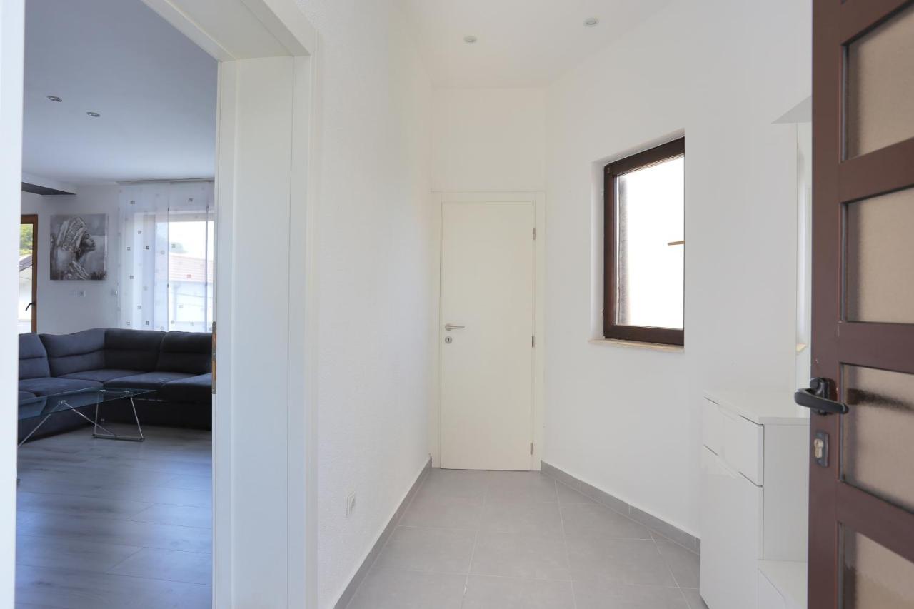 Apartments With A Parking Space Mastrinka, Ciovo - 4324 Трогир Екстериор снимка