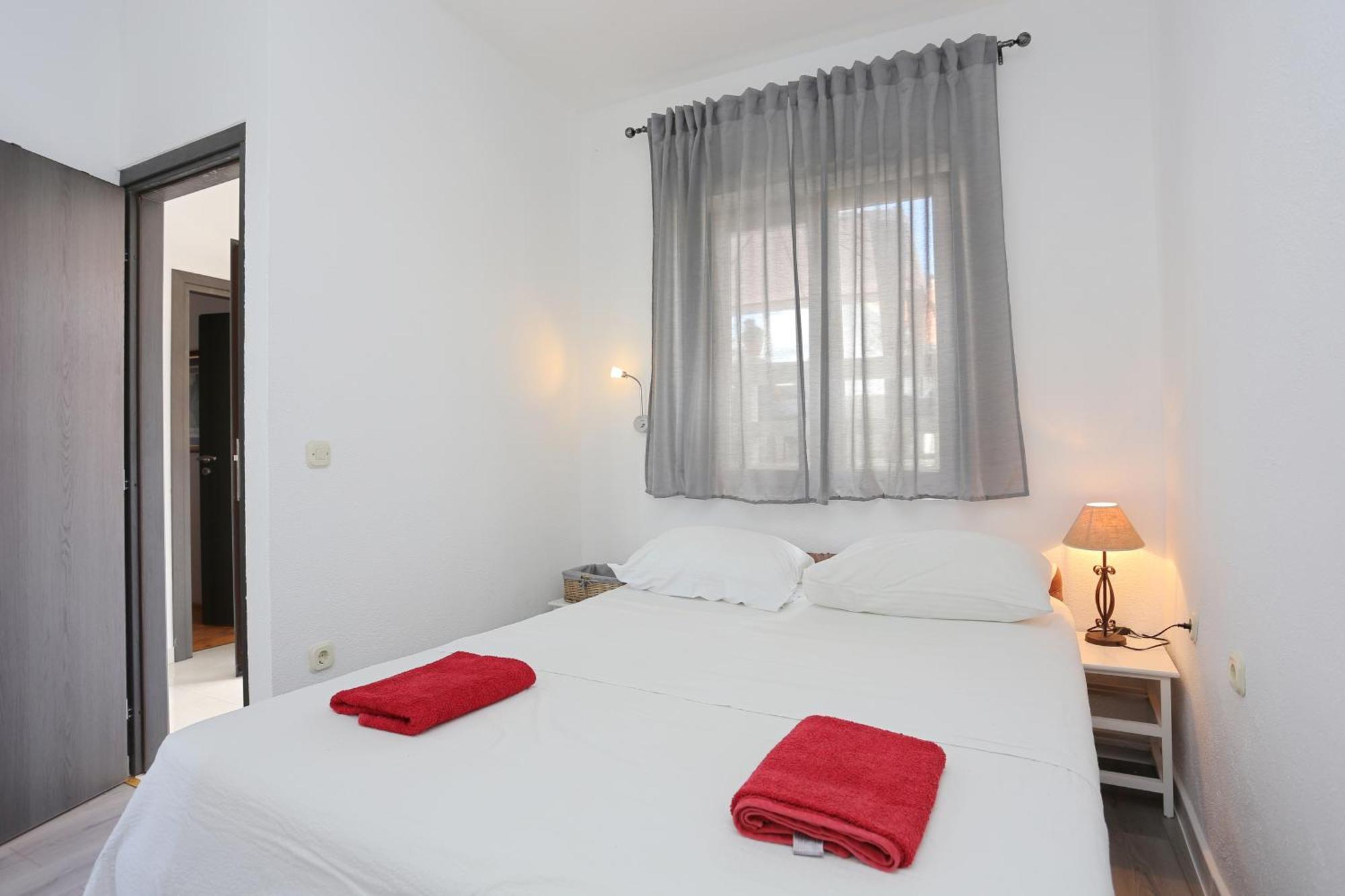 Apartments With A Parking Space Mastrinka, Ciovo - 4324 Трогир Стая снимка