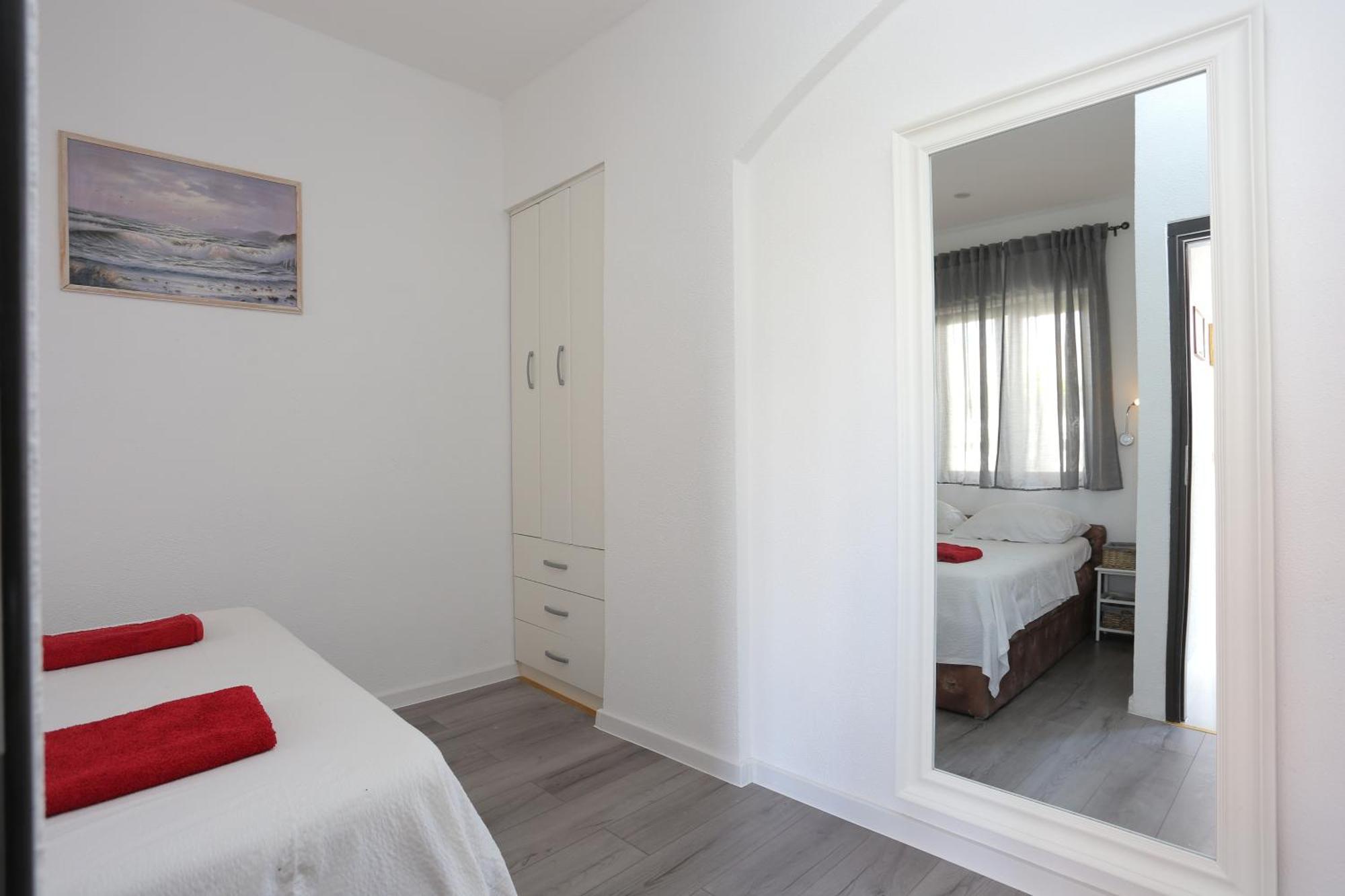 Apartments With A Parking Space Mastrinka, Ciovo - 4324 Трогир Стая снимка