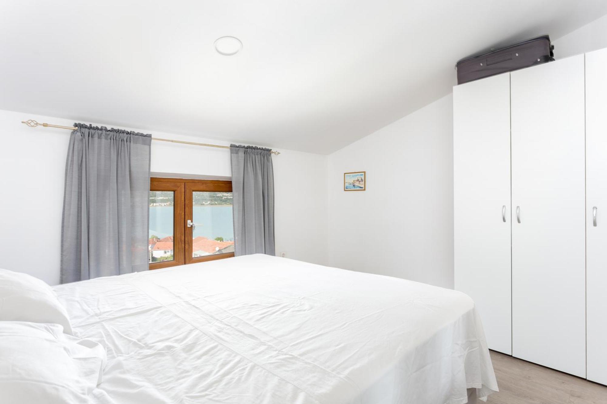 Apartments With A Parking Space Mastrinka, Ciovo - 4324 Трогир Стая снимка