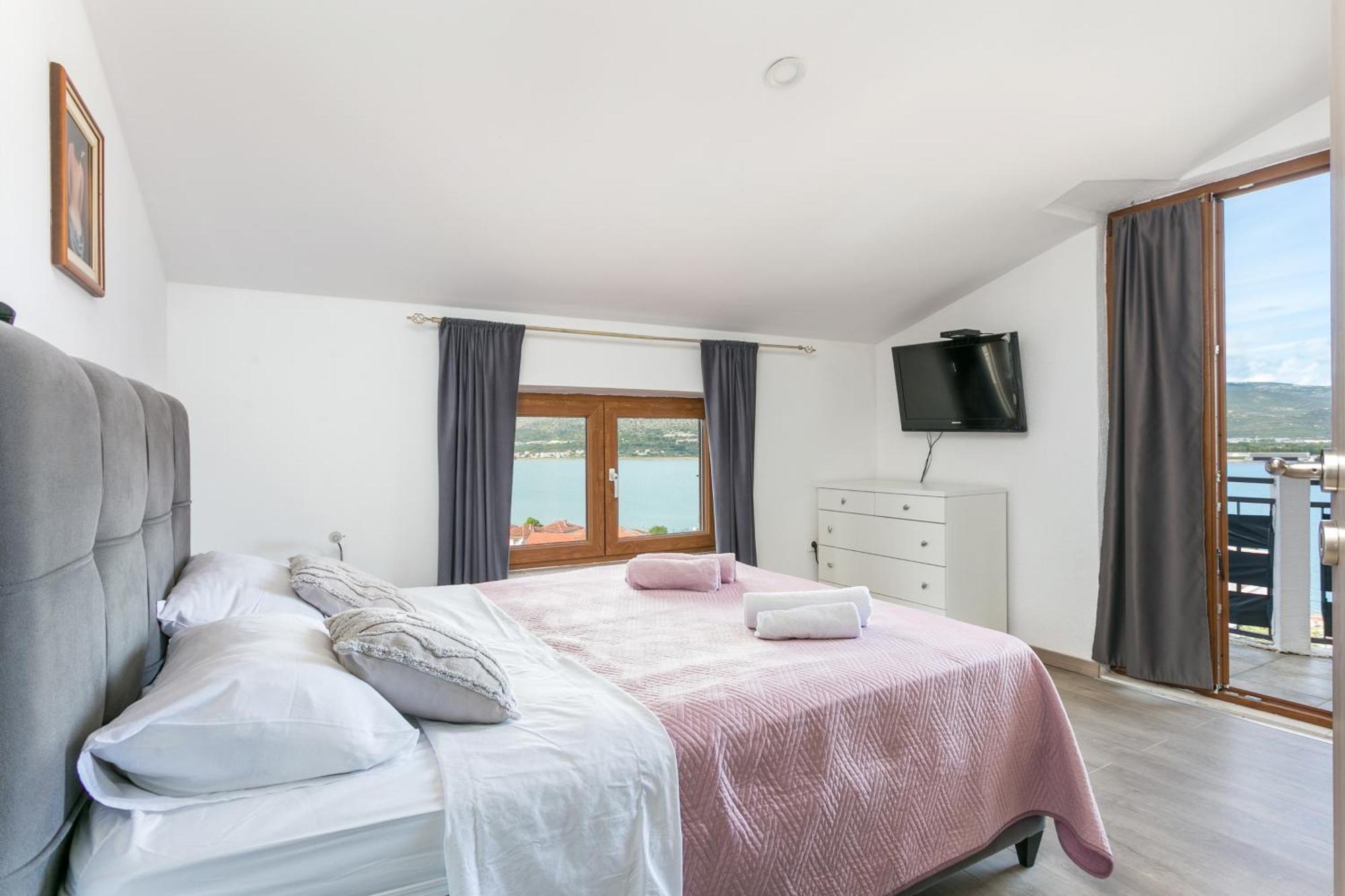 Apartments With A Parking Space Mastrinka, Ciovo - 4324 Трогир Екстериор снимка